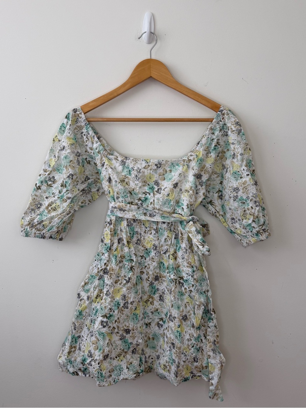 MINKPINK White Floral Lace Mini Dress XS Square Neck 3/4 Puff Sleeve Lined